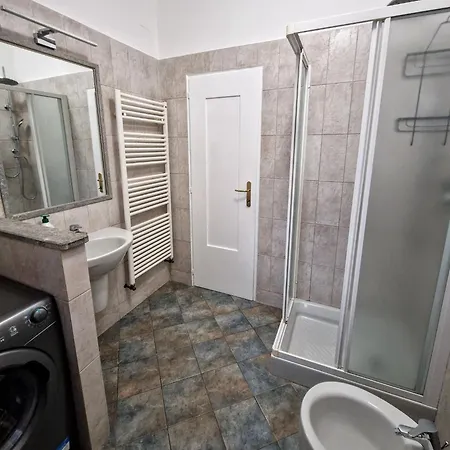 Apartman House, Piazza Castello