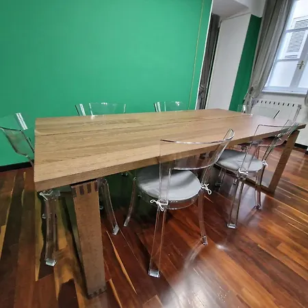 House, Piazza Castello アパート