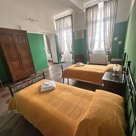 House, Piazza Castello