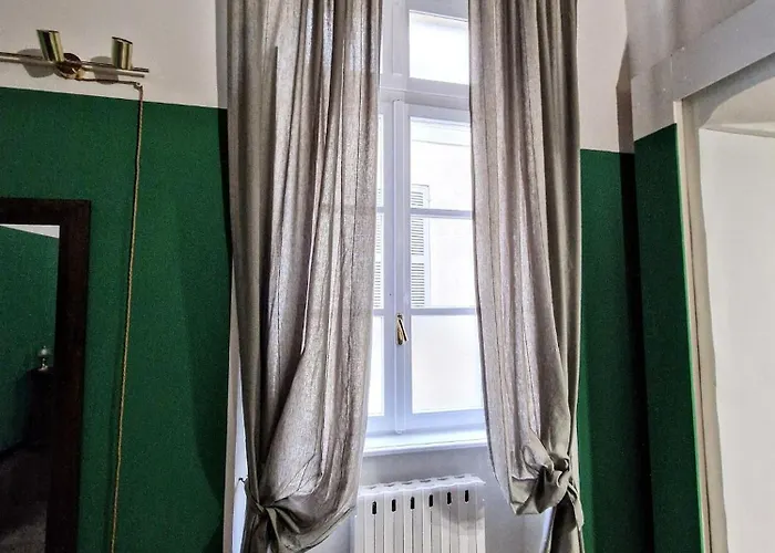 House, Piazza Castello Apartment *