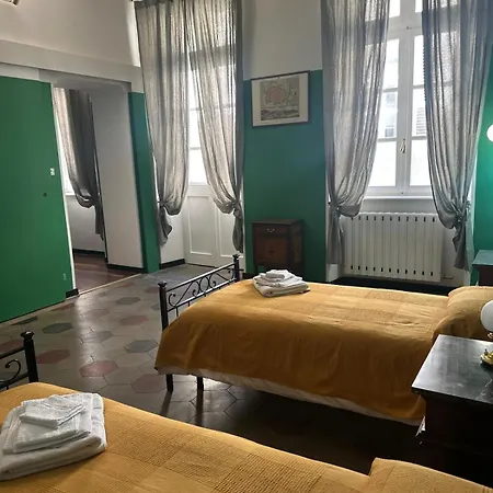 House, Piazza Castello Apartment *